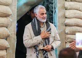 سردار شهید حاج قاسم سلیمانی بر بالین شهید حامد جوانی